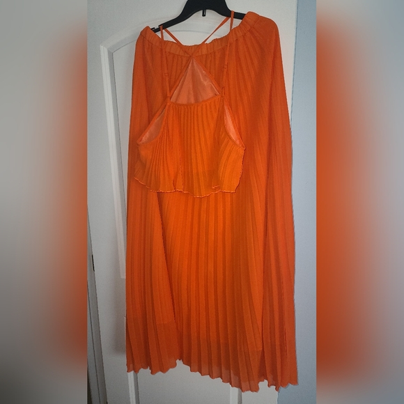 Beautiful Women's 2 piece skirt set - Picture 1 of 3